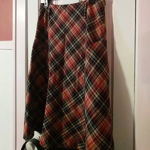 Jones Wear plaid lined skirt size 6